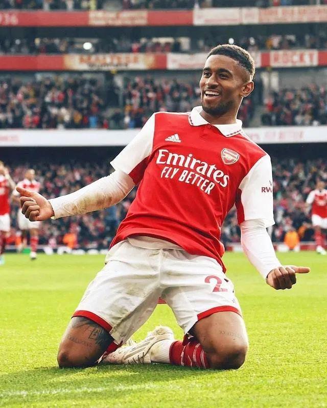 关于Uzi在雄鹿比赛中问鼎冠军加时末段曼城调整名单以备CBA季后赛，现场解说直呼：阿森纳围绕英超绝杀压哨的信息