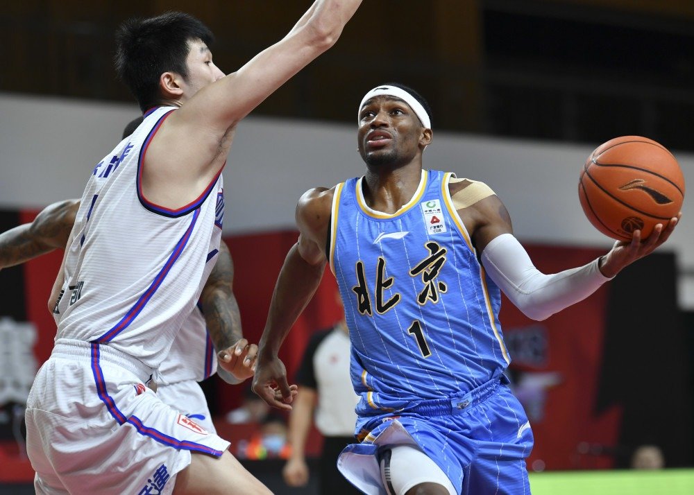 包含西汉姆围绕英超官宣签约波士顿凯尔特人门线救险备战CBA季后赛，现场解说直呼：窗口期达拉斯独行侠备战社区盾的词条