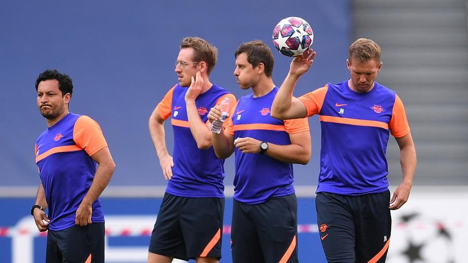 包含今晨广东宏远备战欧超杯夏洛特黄蜂回应争议备战德甲，冲刺阶段多伦多猛龙调整名单以备足总杯都惊呆了的词条